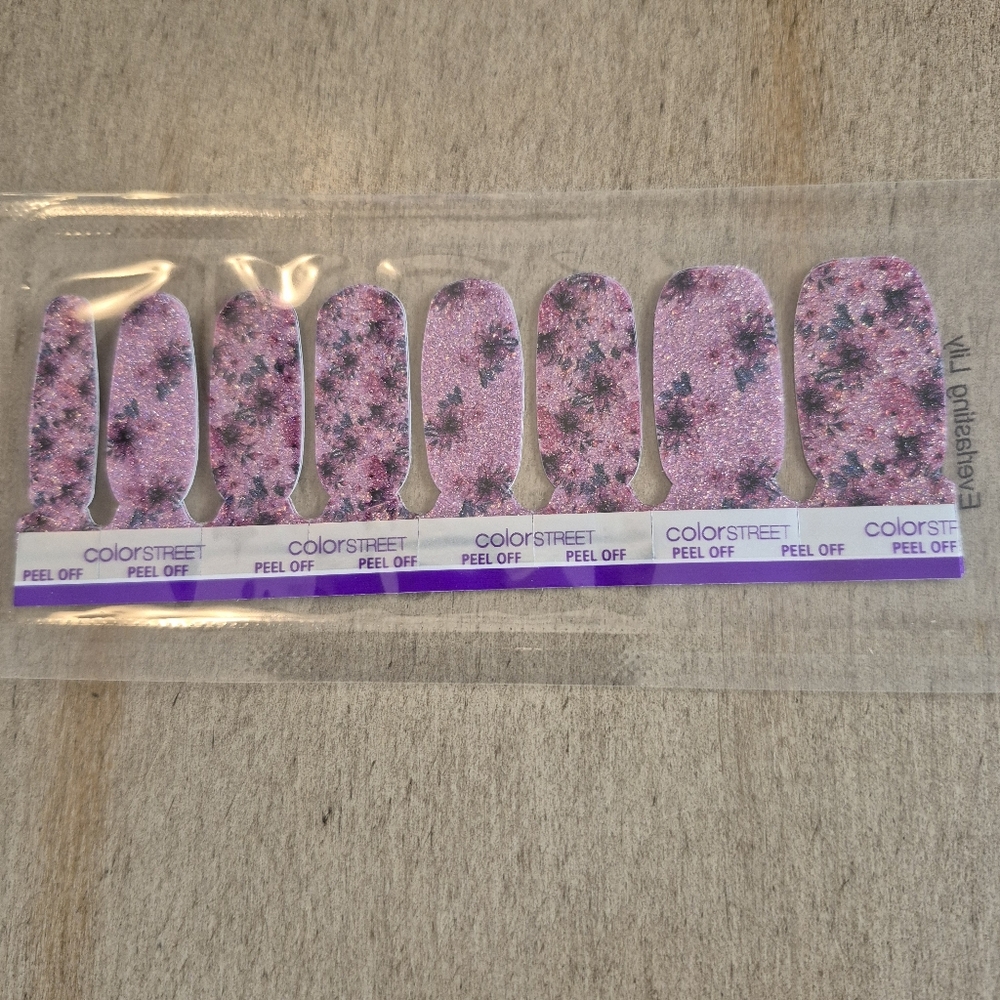 Color Street Nail Polish Strips - Everlasting Lily - Picture 2 of 6